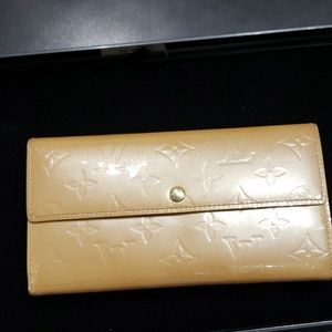 Louis Vuitton Vernis Sarah Wallet